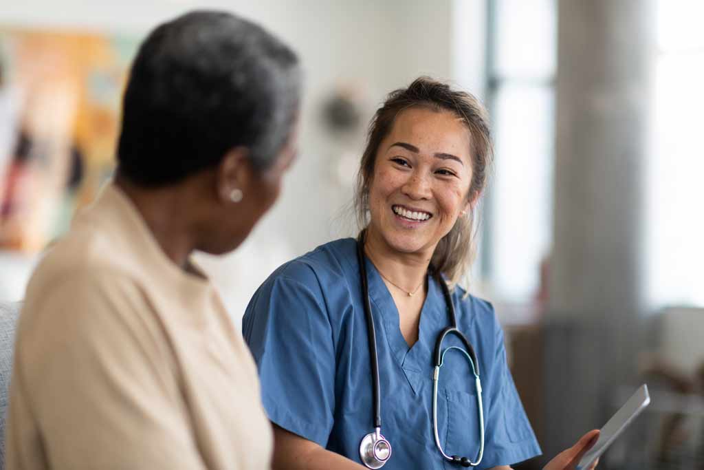 Doctor-and-patient-having-a-conversation